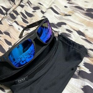 Oakley men’s Holbrook grey camo with purple ruby Prizm Polarized Lens